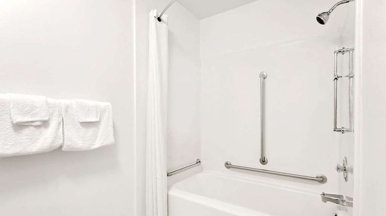 <b>Super 8 Sturgeon Bay Room</b>. Images powered by <a href="https://iceportal.shijigroup.com/" title="IcePortal" target="_blank">IcePortal</a>.