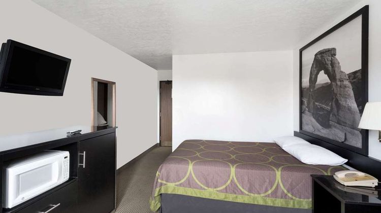 Super 8 Logan Room