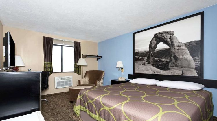 Super 8 Logan Room