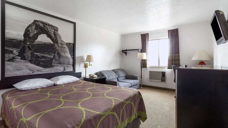 Super 8 Logan Room
