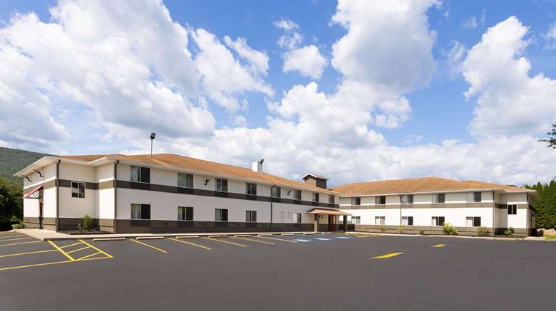 <b>Super 8 Burnham/Lewistown Exterior</b>. Images powered by <a href="https://iceportal.shijigroup.com/" title="IcePortal" target="_blank">IcePortal</a>.