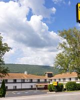 Super 8 Burnham/Lewistown
