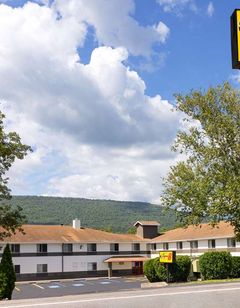 Super 8 Burnham/Lewistown