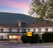 Super 8 Burnham/Lewistown Exterior