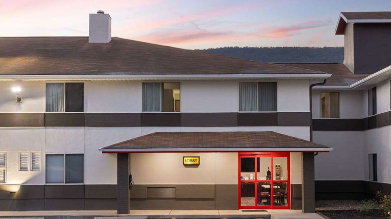 <b>Super 8 Burnham/Lewistown Exterior</b>. Images powered by <a href="https://iceportal.shijigroup.com/" title="IcePortal" target="_blank">IcePortal</a>.