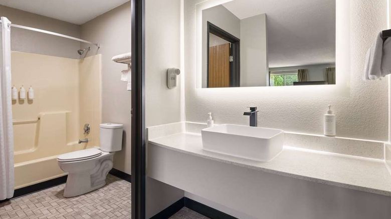<b>Super 8 Burnham/Lewistown Suite</b>. Images powered by <a href="https://iceportal.shijigroup.com/" title="IcePortal" target="_blank">IcePortal</a>.