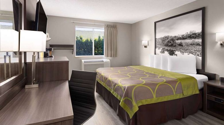 <b>Super 8 Burnham/Lewistown Room</b>. Images powered by <a href="https://iceportal.shijigroup.com/" title="IcePortal" target="_blank">IcePortal</a>.