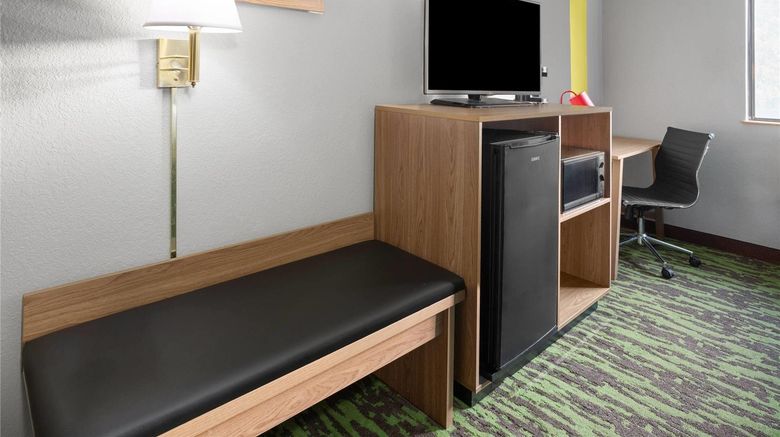<b>Super 8 New Stanton Room</b>. Images powered by <a href="https://iceportal.shijigroup.com/" title="IcePortal" target="_blank">IcePortal</a>.
