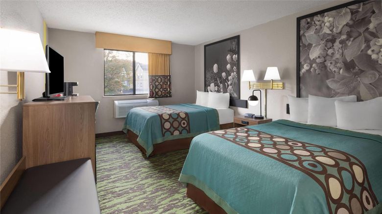 <b>Super 8 New Stanton Room</b>. Images powered by <a href="https://iceportal.shijigroup.com/" title="IcePortal" target="_blank">IcePortal</a>.