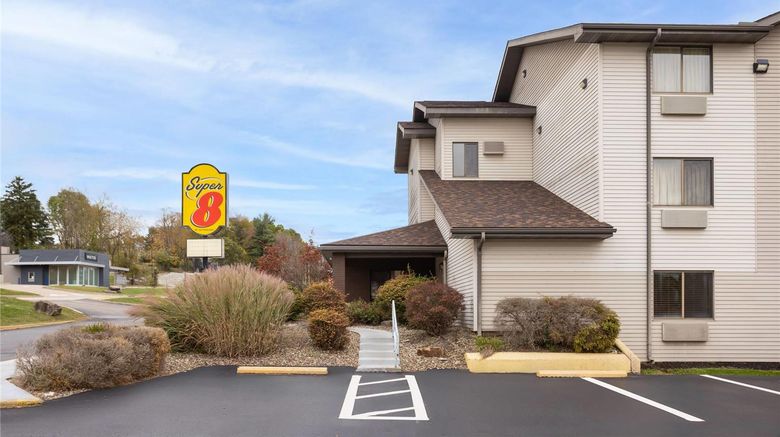 <b>Super 8 New Stanton Exterior</b>. Images powered by <a href="https://iceportal.shijigroup.com/" title="IcePortal" target="_blank">IcePortal</a>.