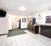 Super 8 Pittsburgh Airport/Coraopolis Lobby