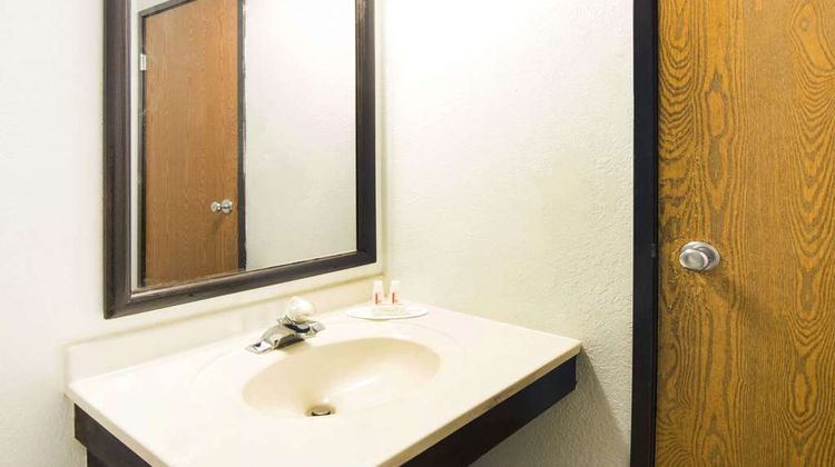 Super 8 Pittsburgh Airport/Coraopolis Room