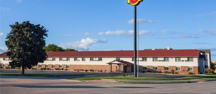 Super 8 Green Bay Airport/Stadium Exterior