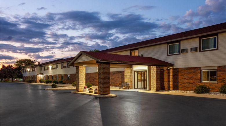 <b>Super 8 Green Bay Airport/Stadium Exterior</b>. Images powered by <a href="https://iceportal.shijigroup.com/" title="IcePortal" target="_blank">IcePortal</a>.