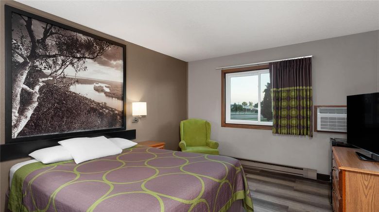 <b>Super 8 Green Bay Airport/Stadium Room</b>. Images powered by <a href="https://iceportal.shijigroup.com/" title="IcePortal" target="_blank">IcePortal</a>.