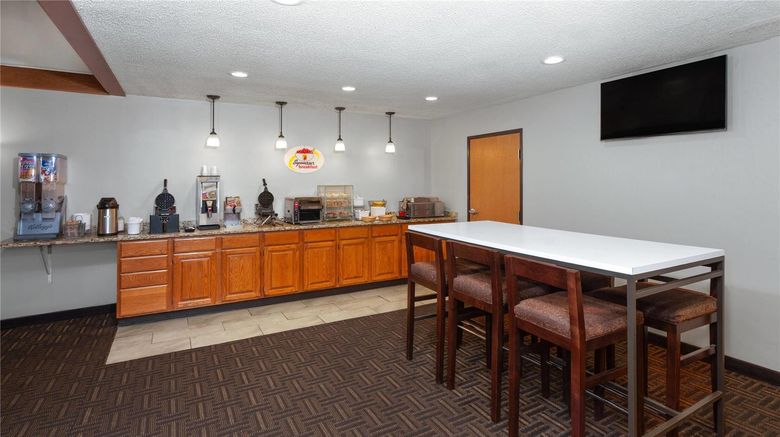<b>Super 8 Green Bay Airport/Stadium Other</b>. Images powered by <a href="https://iceportal.shijigroup.com/" title="IcePortal" target="_blank">IcePortal</a>.