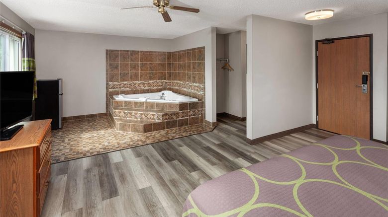 <b>Super 8 Green Bay Airport/Stadium Suite</b>. Images powered by <a href="https://iceportal.shijigroup.com/" title="IcePortal" target="_blank">IcePortal</a>.
