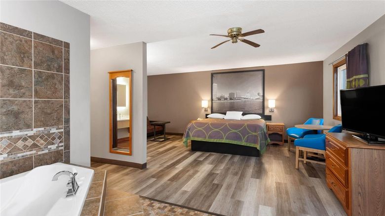 <b>Super 8 Green Bay Airport/Stadium Suite</b>. Images powered by <a href="https://iceportal.shijigroup.com/" title="IcePortal" target="_blank">IcePortal</a>.