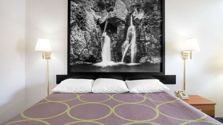 Super 8 Christiansburg Room
