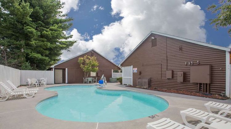 Super 8 Christiansburg Pool