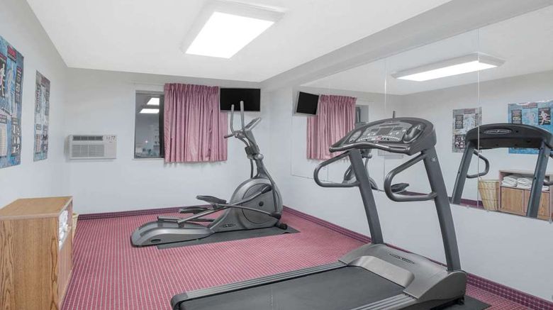<b>Super 8 Altoona Health</b>. Images powered by <a href="https://iceportal.shijigroup.com/" title="IcePortal" target="_blank">IcePortal</a>.
