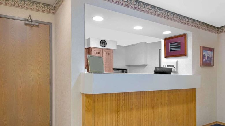 <b>Super 8 Altoona Lobby</b>. Images powered by <a href="https://iceportal.shijigroup.com/" title="IcePortal" target="_blank">IcePortal</a>.
