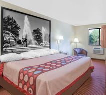 Super 8 Altoona Room