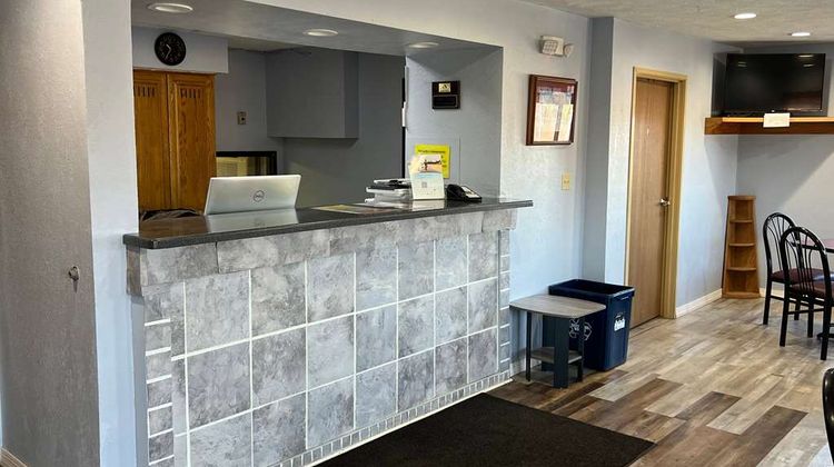 Super 8 Altoona Lobby