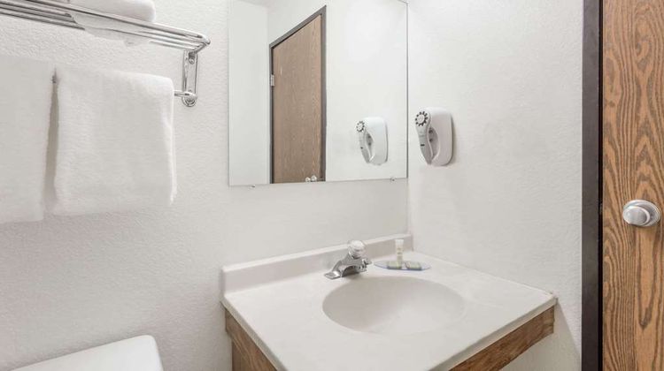 Super 8 Hampton Room