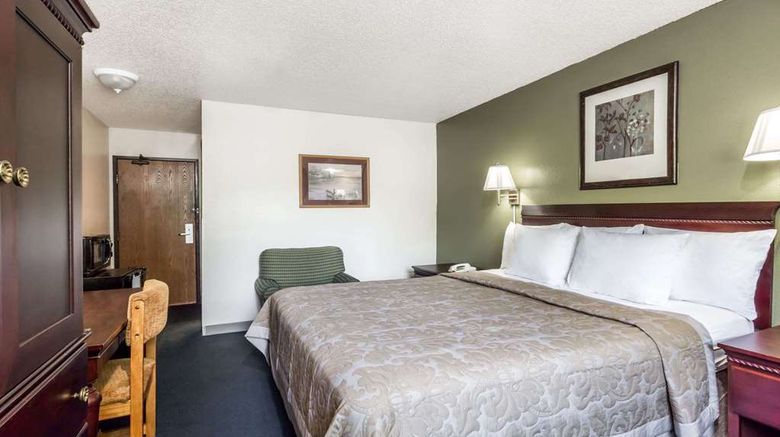 <b>Super 8 Hampton Room</b>. Images powered by <a href="https://iceportal.shijigroup.com/" title="IcePortal" target="_blank">IcePortal</a>.