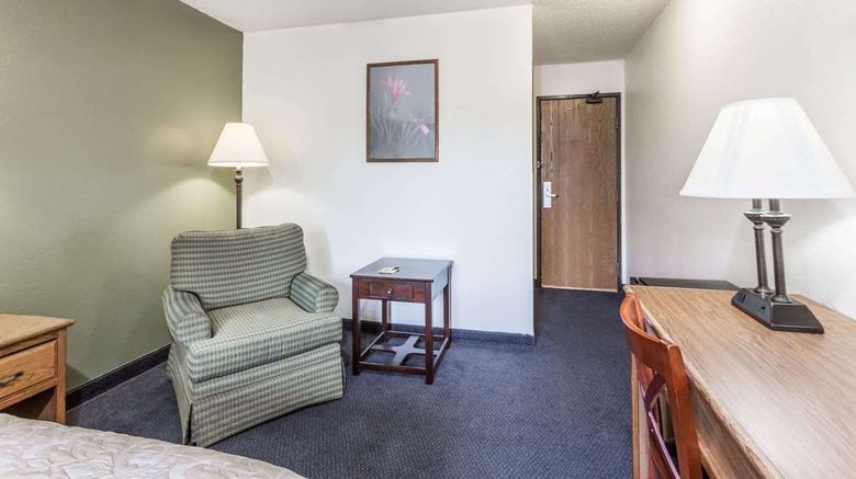 <b>Super 8 Hampton Room</b>. Images powered by <a href="https://iceportal.shijigroup.com/" title="IcePortal" target="_blank">IcePortal</a>.