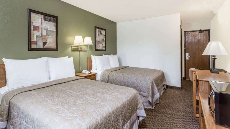 <b>Super 8 Hampton Room</b>. Images powered by <a href="https://iceportal.shijigroup.com/" title="IcePortal" target="_blank">IcePortal</a>.