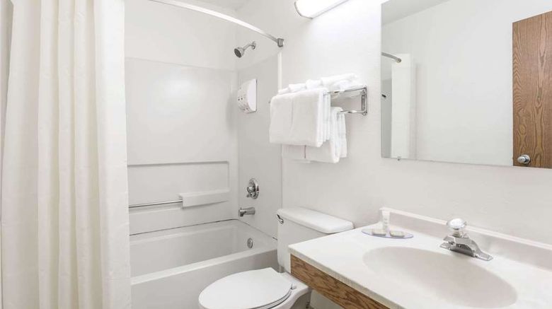 <b>Super 8 Hampton Room</b>. Images powered by <a href="https://iceportal.shijigroup.com/" title="IcePortal" target="_blank">IcePortal</a>.