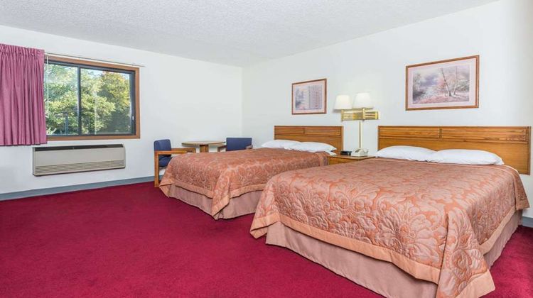 Super 8 Front Royal Room