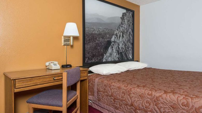 <b>Super 8 Front Royal Room</b>. Images powered by <a href="https://iceportal.shijigroup.com/" title="IcePortal" target="_blank">IcePortal</a>.