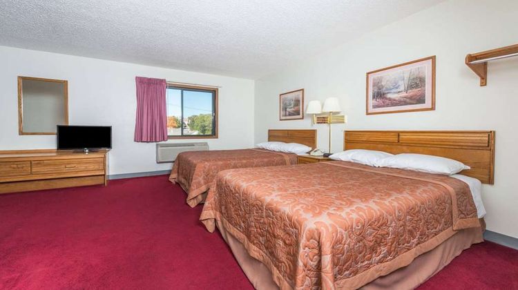 Super 8 Front Royal Room