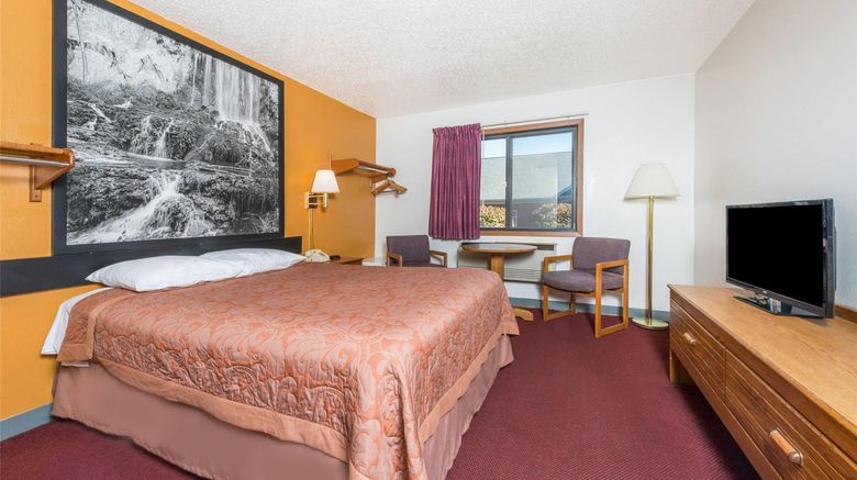 <b>Super 8 Front Royal Room</b>. Images powered by <a href="https://iceportal.shijigroup.com/" title="IcePortal" target="_blank">IcePortal</a>.