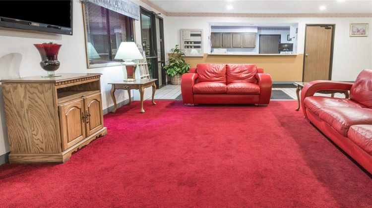 Super 8 Front Royal Lobby