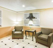 Super 8 Harrisonburg Lobby
