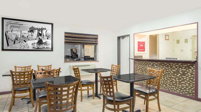 <b>Super 8 Abingdon Lobby</b>. Images powered by <a href="https://iceportal.shijigroup.com/" title="IcePortal" target="_blank">IcePortal</a>.