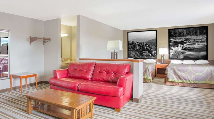 Super 8 Abingdon Suite