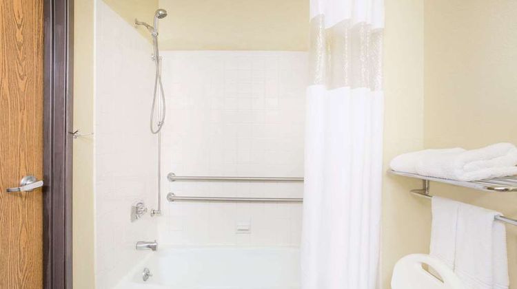 Super 8 Roanoke Room
