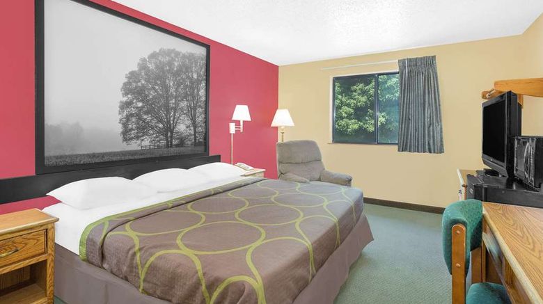 <b>Super 8 Roanoke Room</b>. Images powered by <a href="https://iceportal.shijigroup.com/" title="IcePortal" target="_blank">IcePortal</a>.