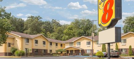 Super 8 Radford Exterior