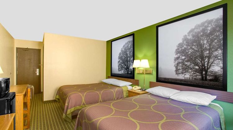Super 8 Radford Room