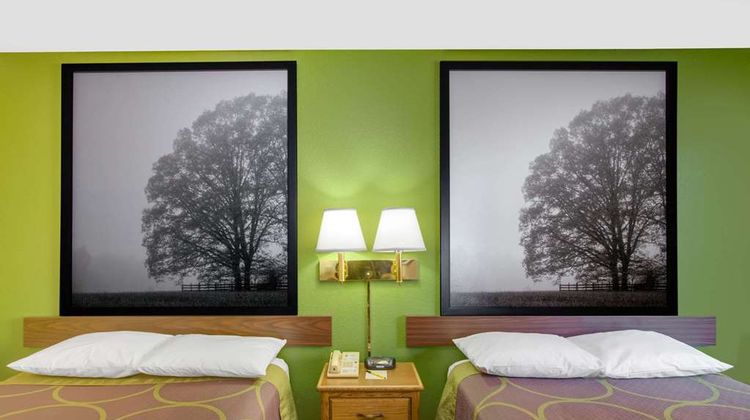Super 8 Radford Room