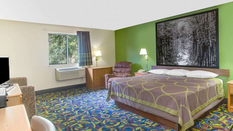 Super 8 Radford Room