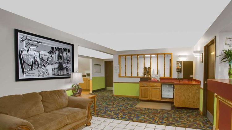 Super 8 Radford Lobby