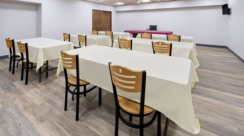 <b>Super 8 Henrietta/Rochester Area Meeting</b>. Images powered by <a href="https://iceportal.shijigroup.com/" title="IcePortal" target="_blank">IcePortal</a>.