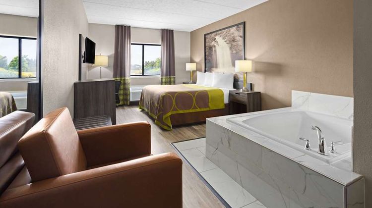 Super 8 Henrietta/Rochester Area Suite